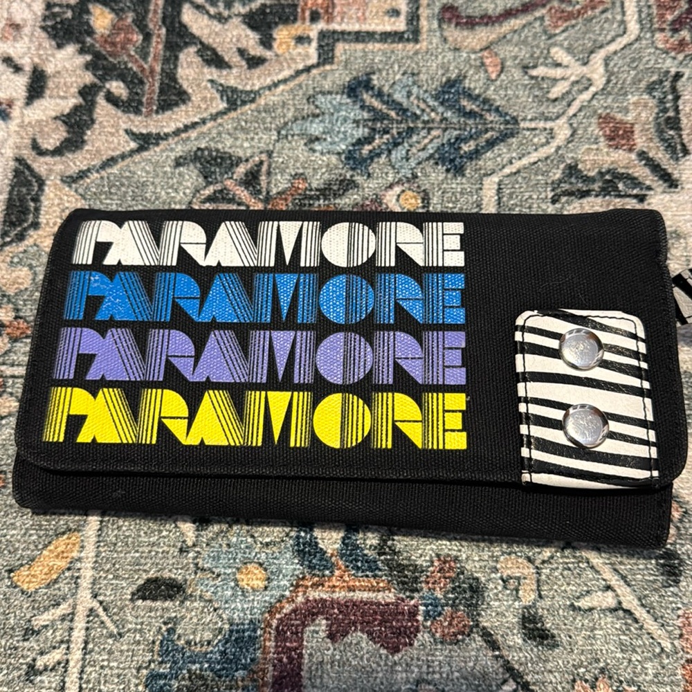 hot topic paramore wallet
